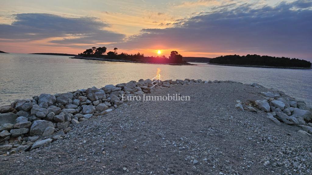 Šolta – terreno ideale per costruzione e investimento