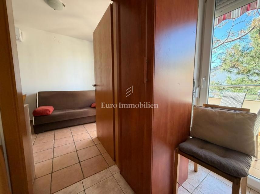 Novalja - 2 appartamenti in edificio con cortile in comune