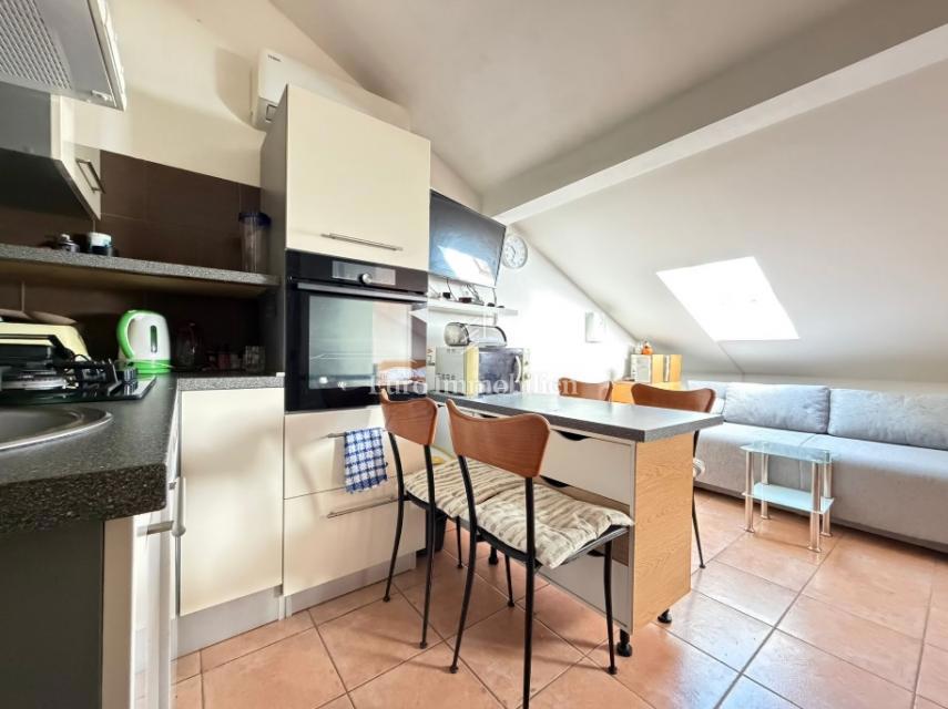 Novalja - 2 appartamenti in edificio con cortile in comune