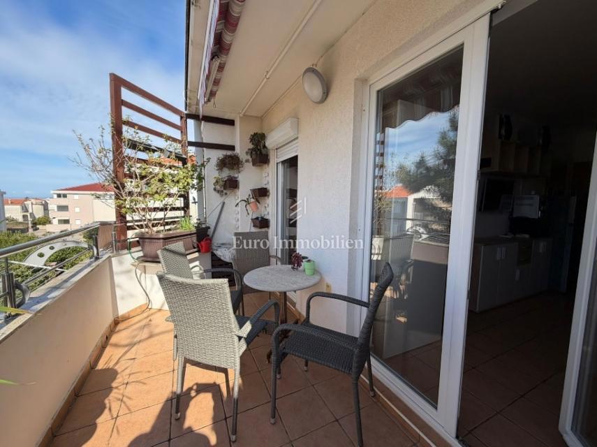 Novalja - 2 appartamenti in edificio con cortile in comune