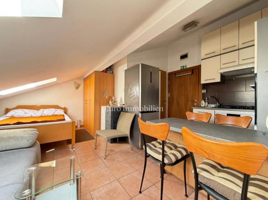 Novalja - 2 appartamenti in edificio con cortile in comune