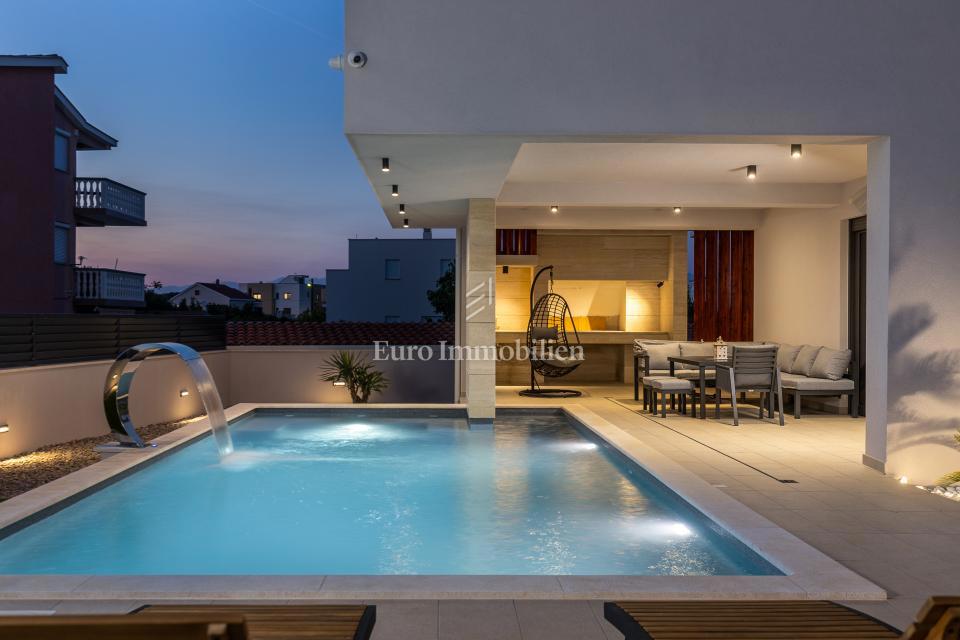 Villa moderna con piscina, a 150 m dal mare - Zaton, Nin