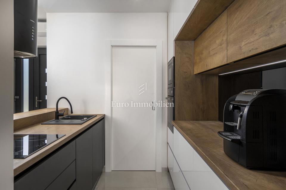 Villa moderna con piscina, a 150 m dal mare - Zaton, Nin