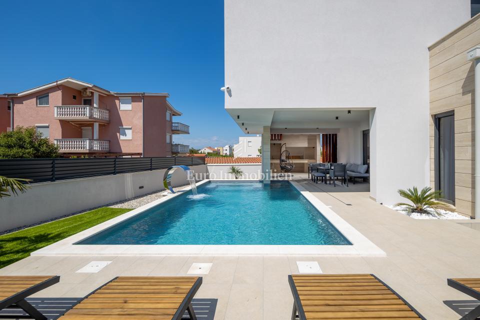 Villa moderna con piscina, a 150 m dal mare - Zaton, Nin