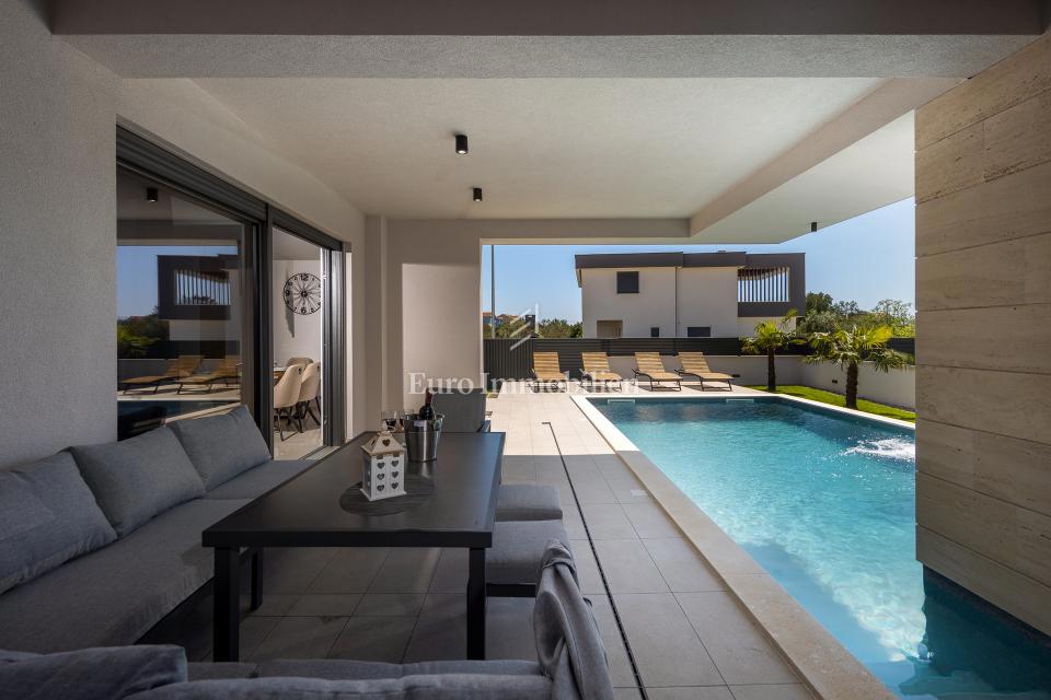 Villa moderna con piscina, a 150 m dal mare - Zaton, Nin