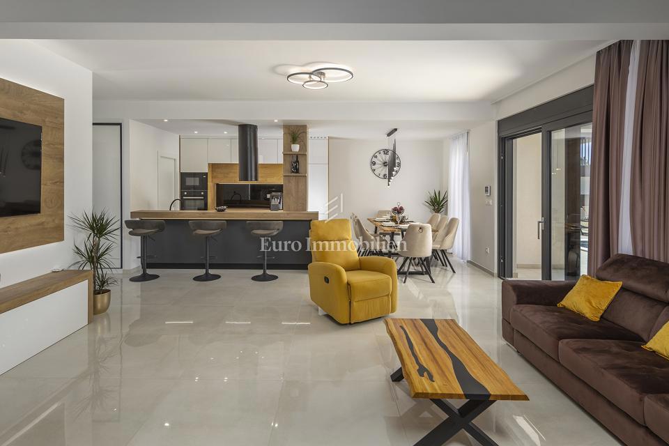 Villa moderna con piscina, a 150 m dal mare - Zaton, Nin