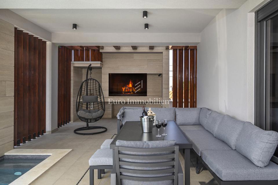 Villa moderna con piscina, a 150 m dal mare - Zaton, Nin