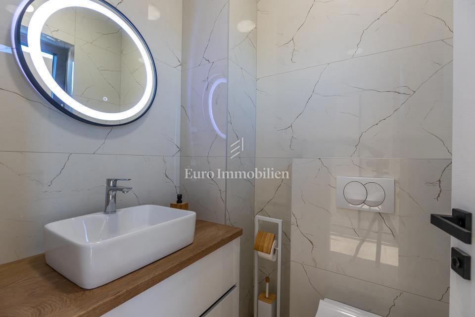 Villa moderna con piscina, a 150 m dal mare - Zaton, Nin