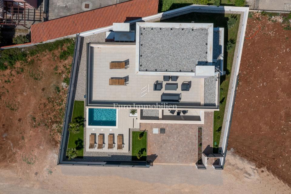 Villa moderna con piscina, a 150 m dal mare - Zaton, Nin