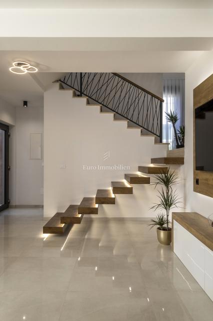 Villa moderna con piscina, a 150 m dal mare - Zaton, Nin