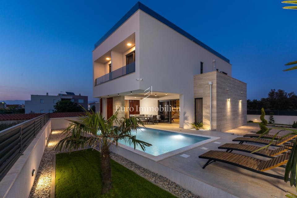 Villa moderna con piscina, a 150 m dal mare - Zaton, Nin