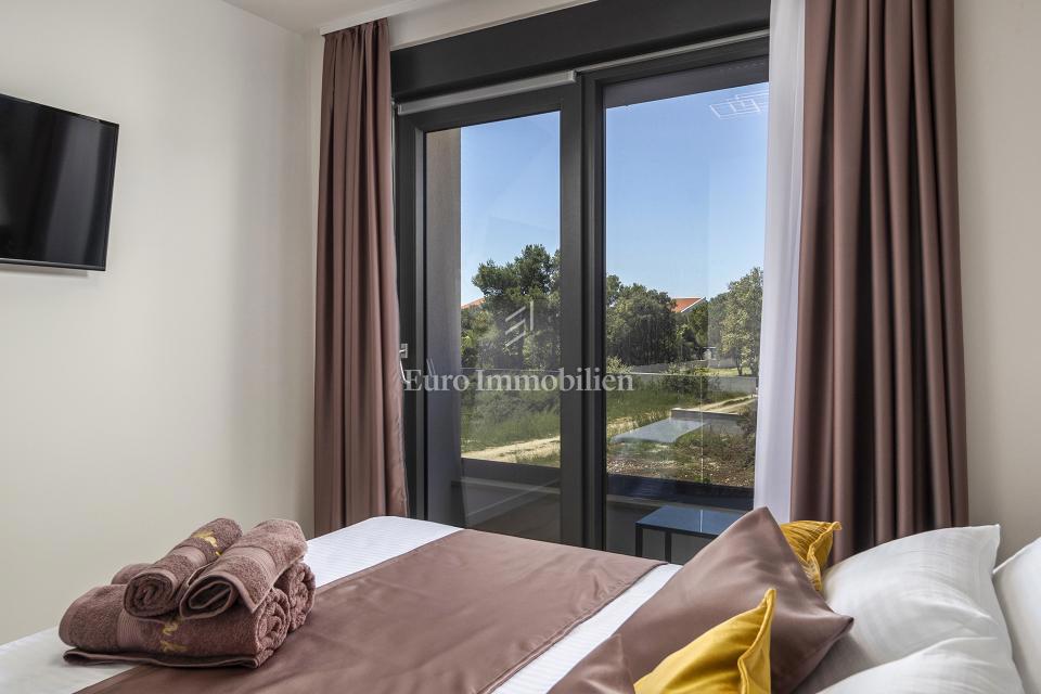 Villa moderna con piscina, a 150 m dal mare - Zaton, Nin