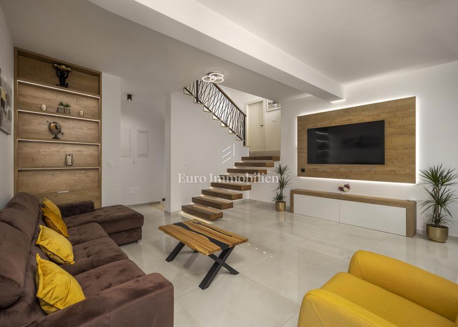 Villa moderna con piscina, a 150 m dal mare - Zaton, Nin