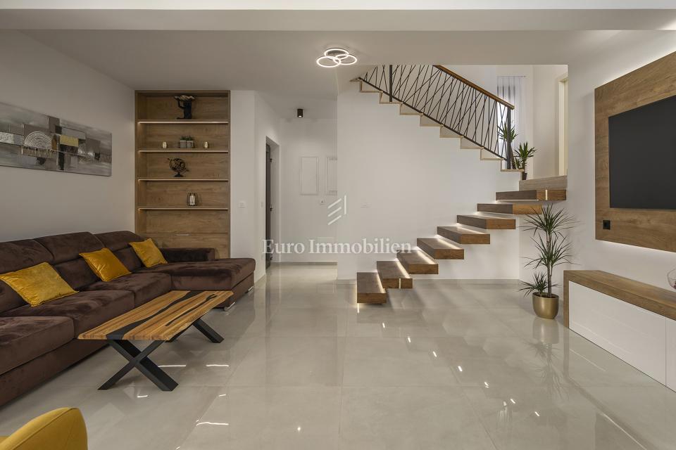 Villa moderna con piscina, a 150 m dal mare - Zaton, Nin