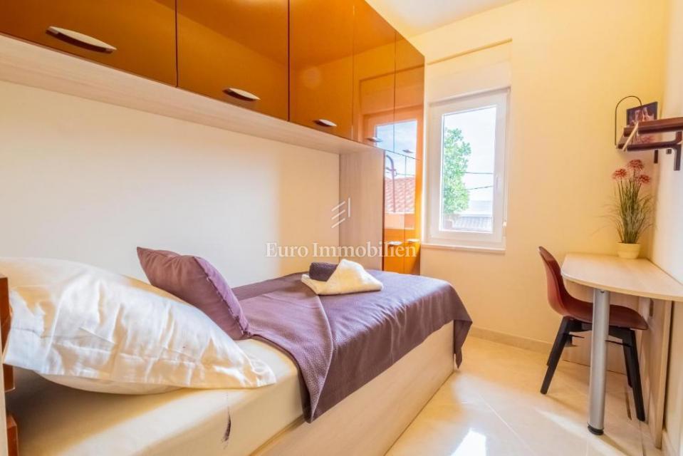 Novi Vinodolski - casa con tre unità abitative