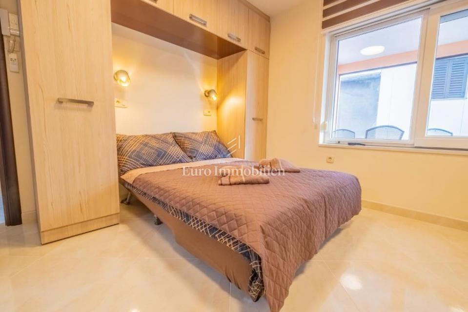 Novi Vinodolski - casa con tre unità abitative