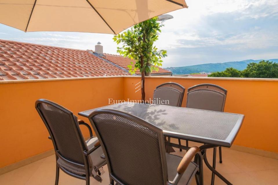 Novi Vinodolski - casa con tre unità abitative