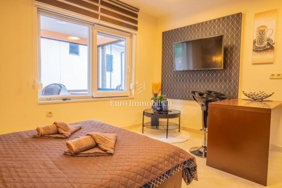 Novi Vinodolski - casa con tre unità abitative