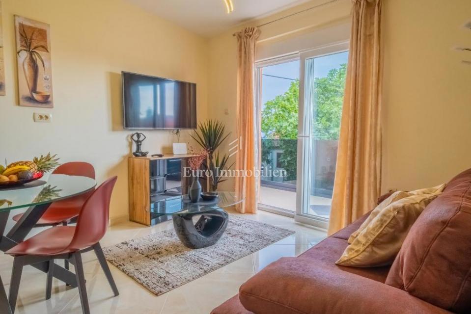 Novi Vinodolski - casa con tre unità abitative