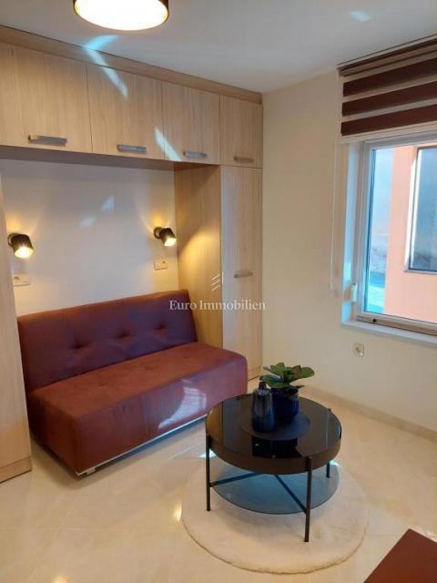 Novi Vinodolski - casa con tre unità abitative