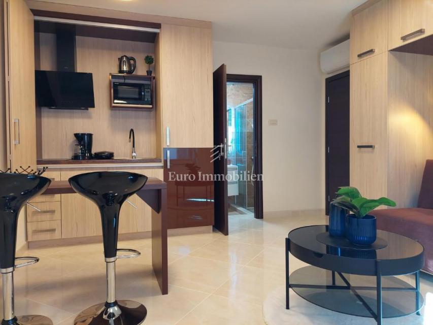 Novi Vinodolski - casa con tre unità abitative