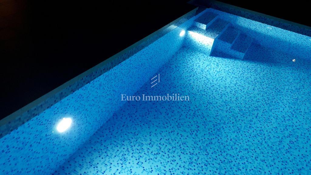 Crikvenica - casa con 4 appartamenti e vista mare