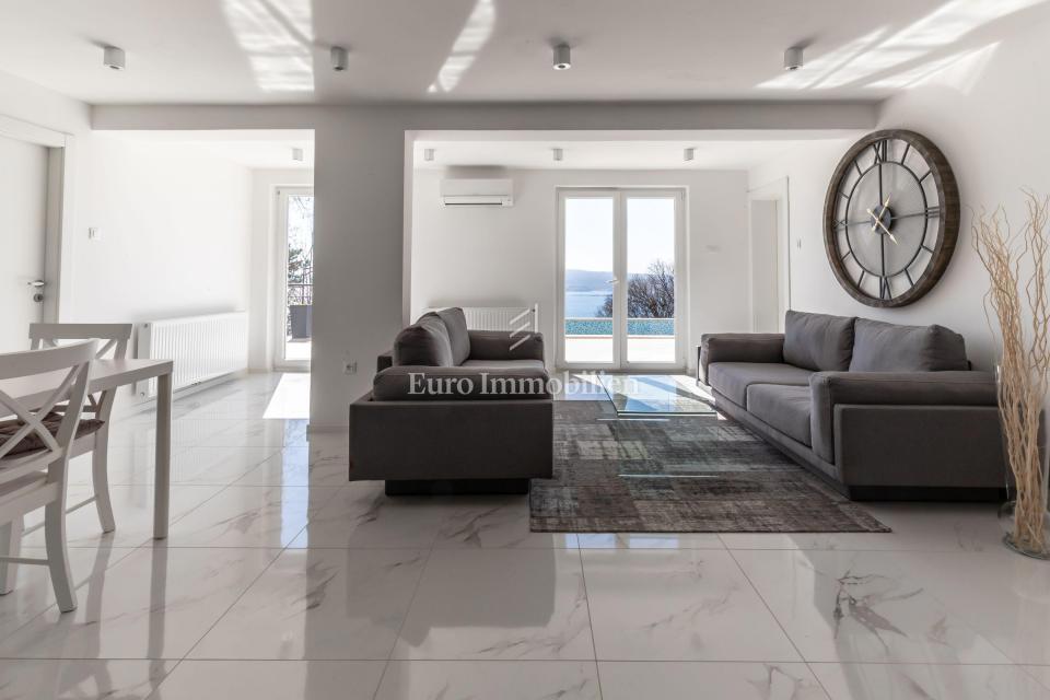 Crikvenica - casa con 4 appartamenti e vista mare