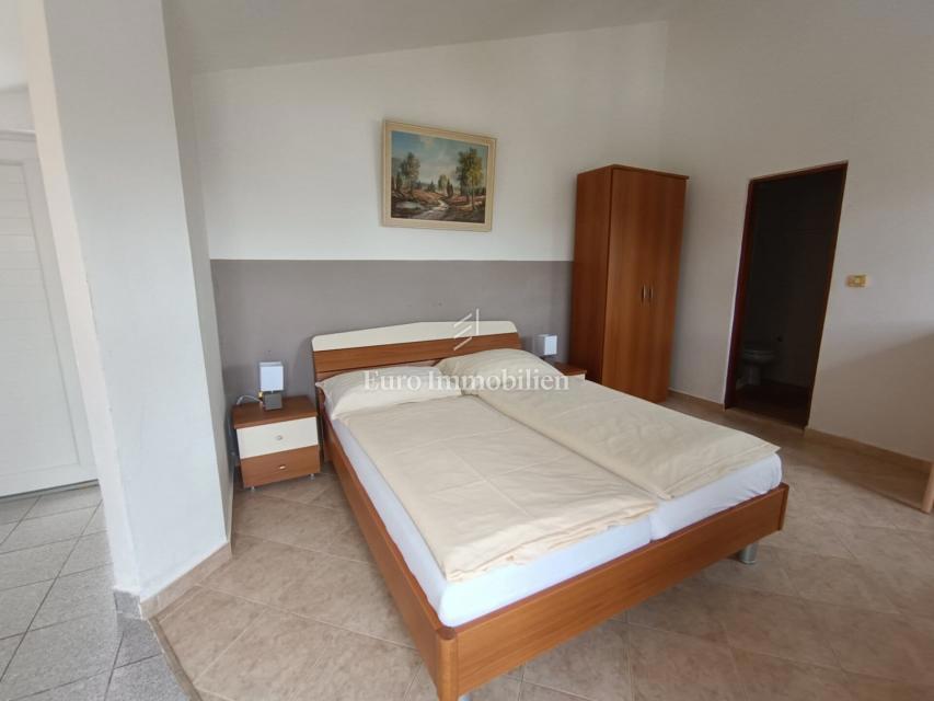 POREČ!!! Appartamento con piscina, a 5 km dal mare