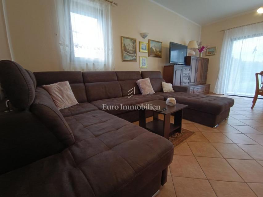 POREČ!!! Appartamento con piscina, a 5 km dal mare