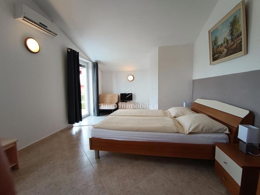 POREČ!!! Appartamento con piscina, a 5 km dal mare