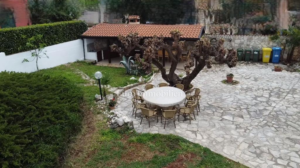 POREČ!!! Appartamento con piscina, a 5 km dal mare