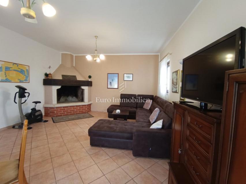 POREČ!!! Appartamento con piscina, a 5 km dal mare