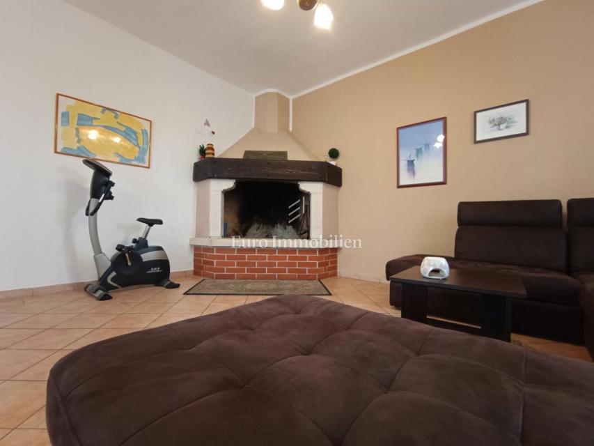 POREČ!!! Appartamento con piscina, a 5 km dal mare