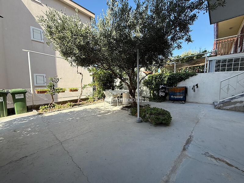 Promajna - condominio vicino alla spiaggia