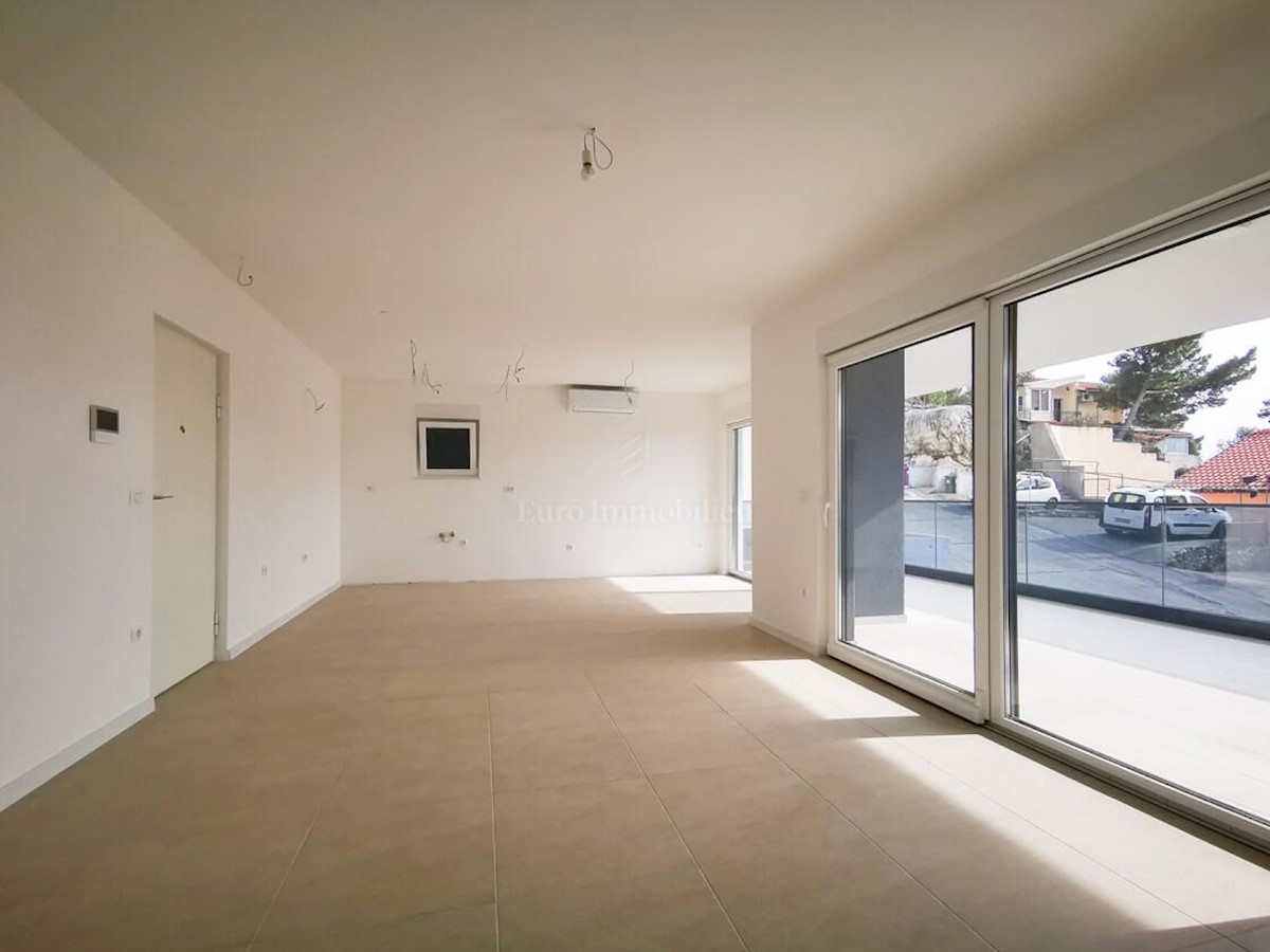 Lovely spacious apartment in Baška Voda