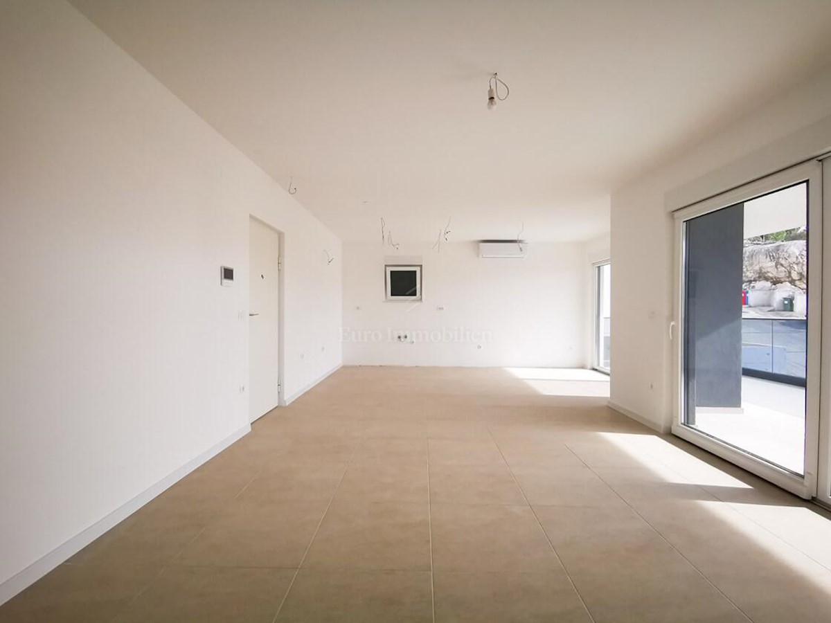 Lovely spacious apartment in Baška Voda