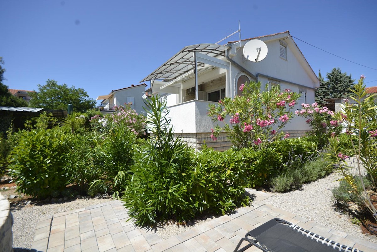 Bella casa indipendente con ampio giardino, posizione tranquilla!