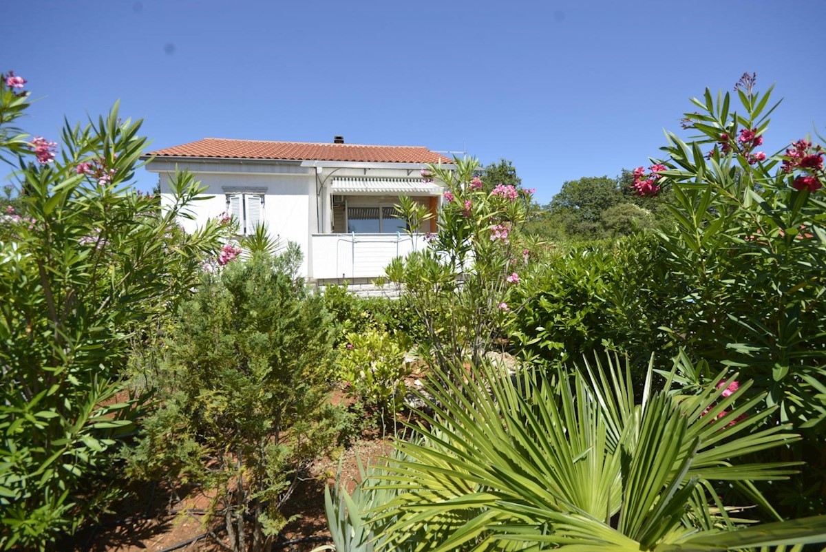 Bella casa indipendente con ampio giardino, posizione tranquilla!