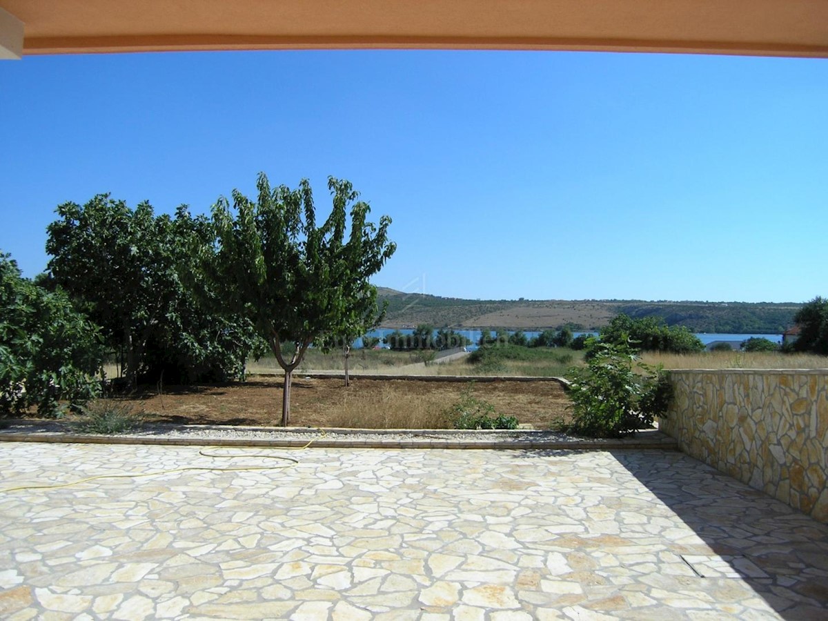 Casa familiare con vista sul mare