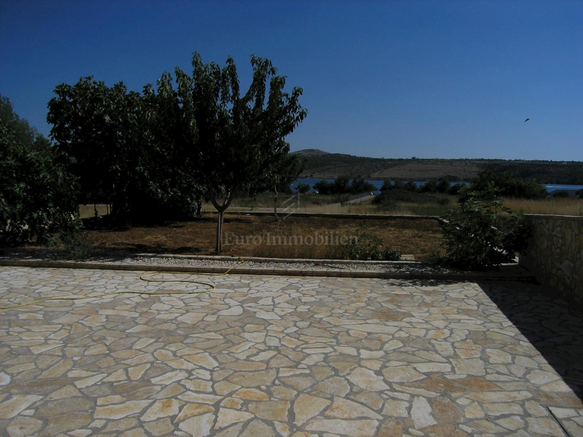 Casa familiare con vista sul mare