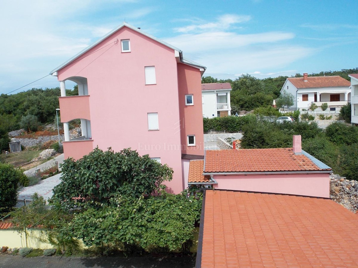 Palazzina con sei appartamenti arredati