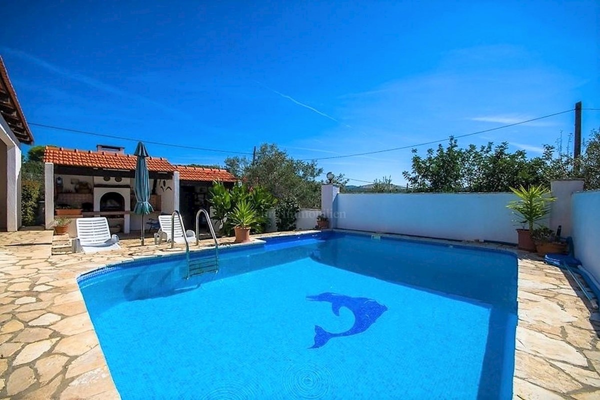 Apartment house with pool and beautiful view, island of Solta