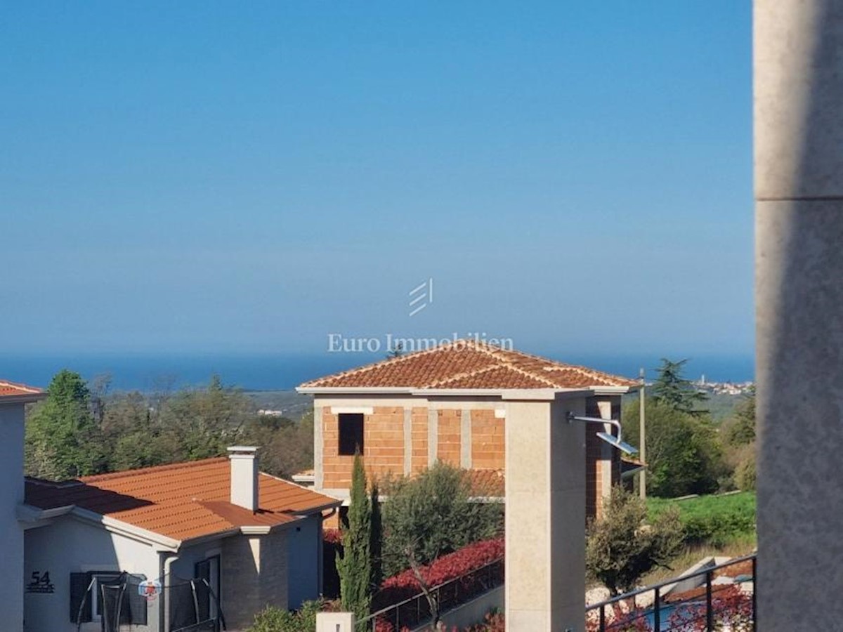 POREČ SURROUNDINGS! Detached house with pool and sea view