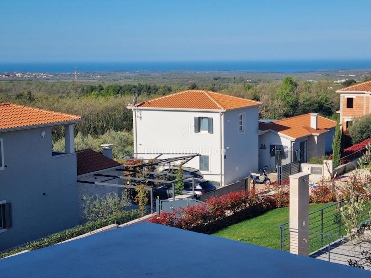 POREČ SURROUNDINGS! Detached house with pool and sea view