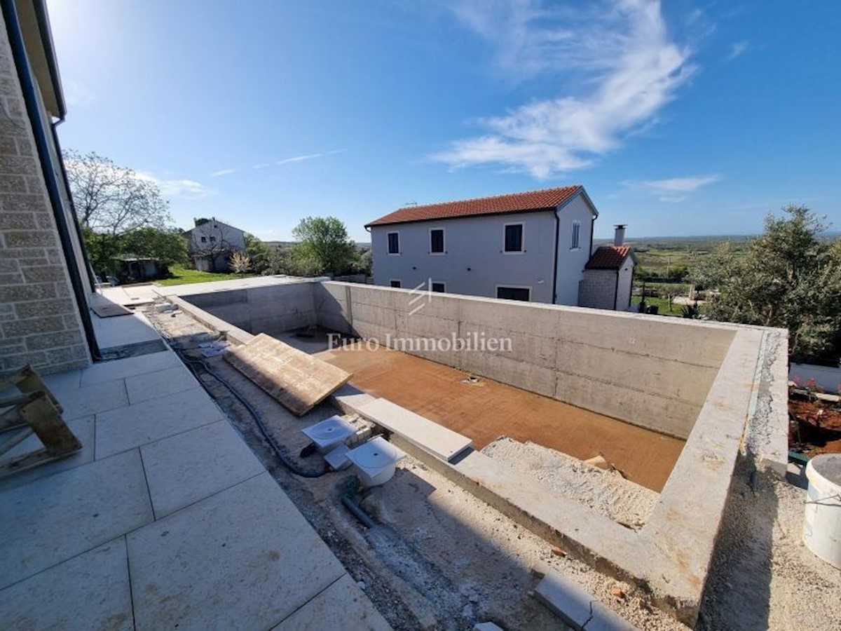 POREČ SURROUNDINGS! Detached house with pool and sea view