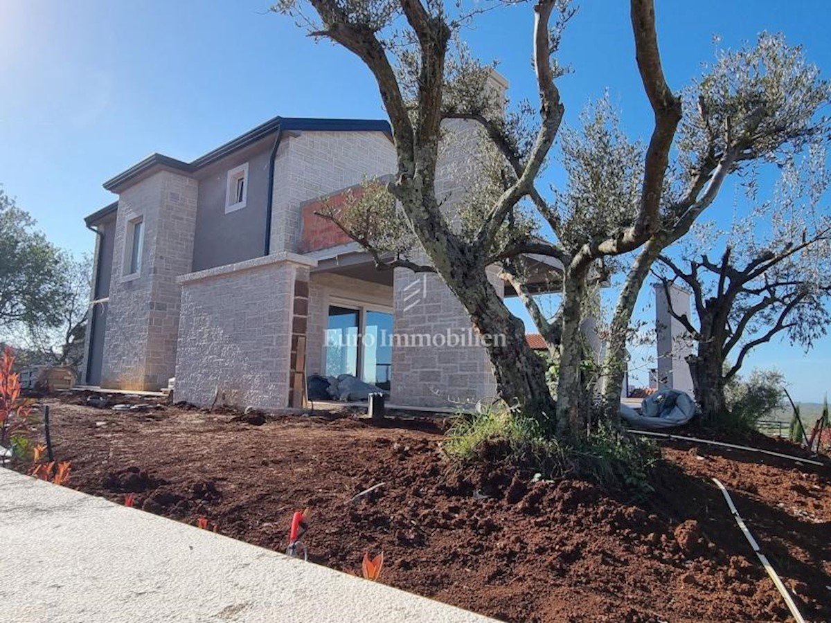 POREČ SURROUNDINGS! Detached house with pool and sea view