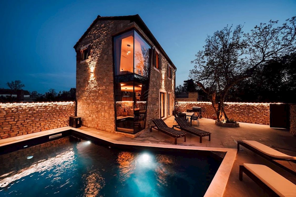 Beautiful stone house with pool, Privlaka