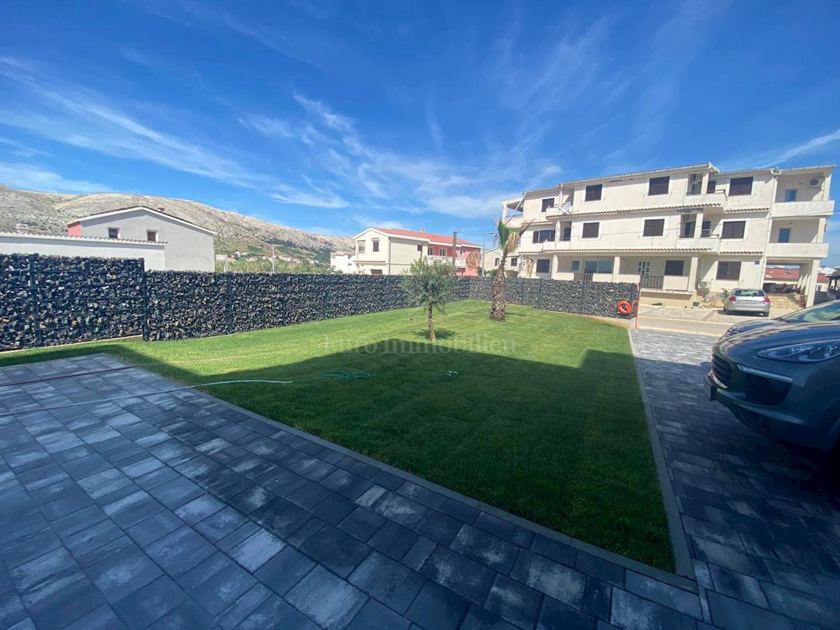 Apartments in a new building with sea view, island of Pag