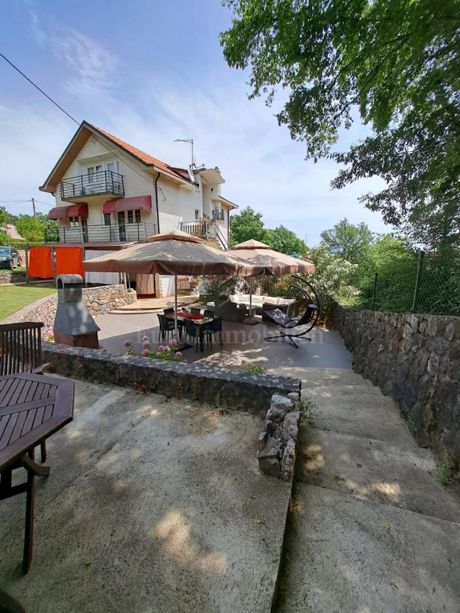 Beautiful house with 4 residential units, Vrbnik