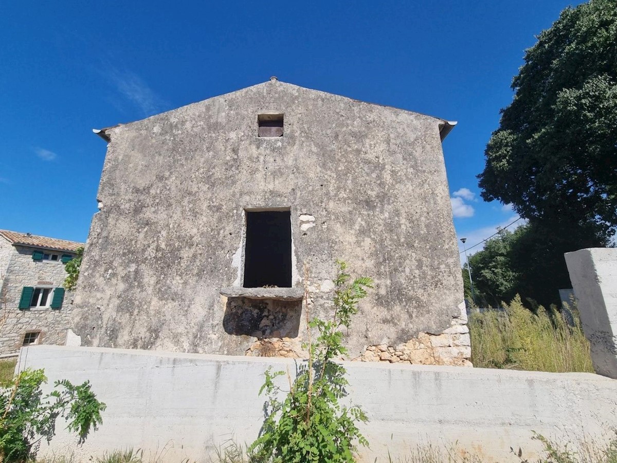 Stone house with building permit for renovation and swimming pool with sea view